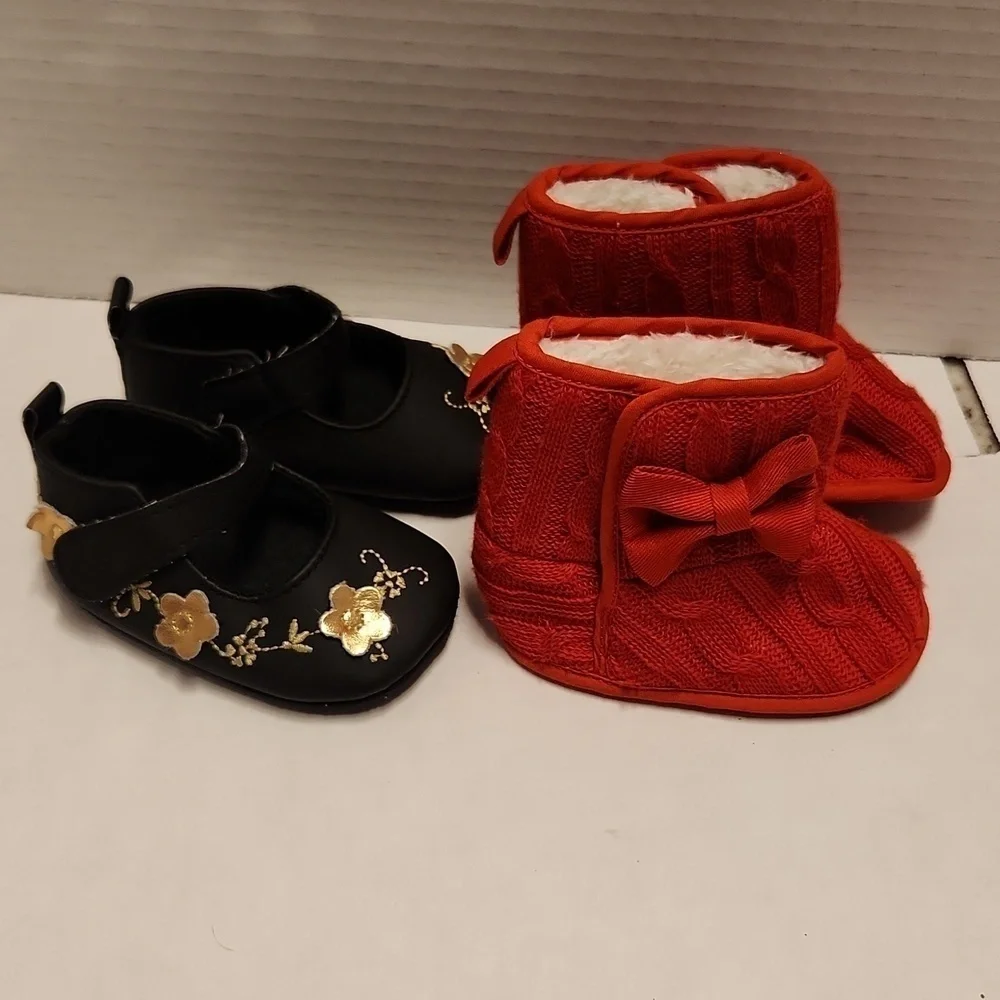 Christmas Boots Red Faux fur lined  and Black Mary Jane shoes black gold size 1